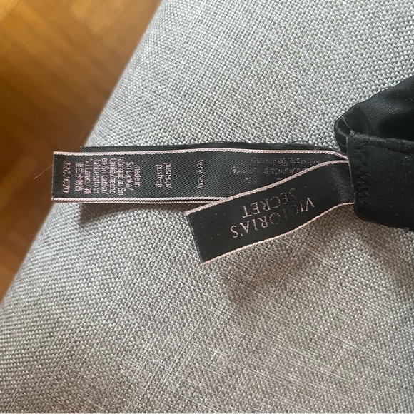 Victoria’s Secret Very Sexy Push-Up Bra - Picture 2 of 2